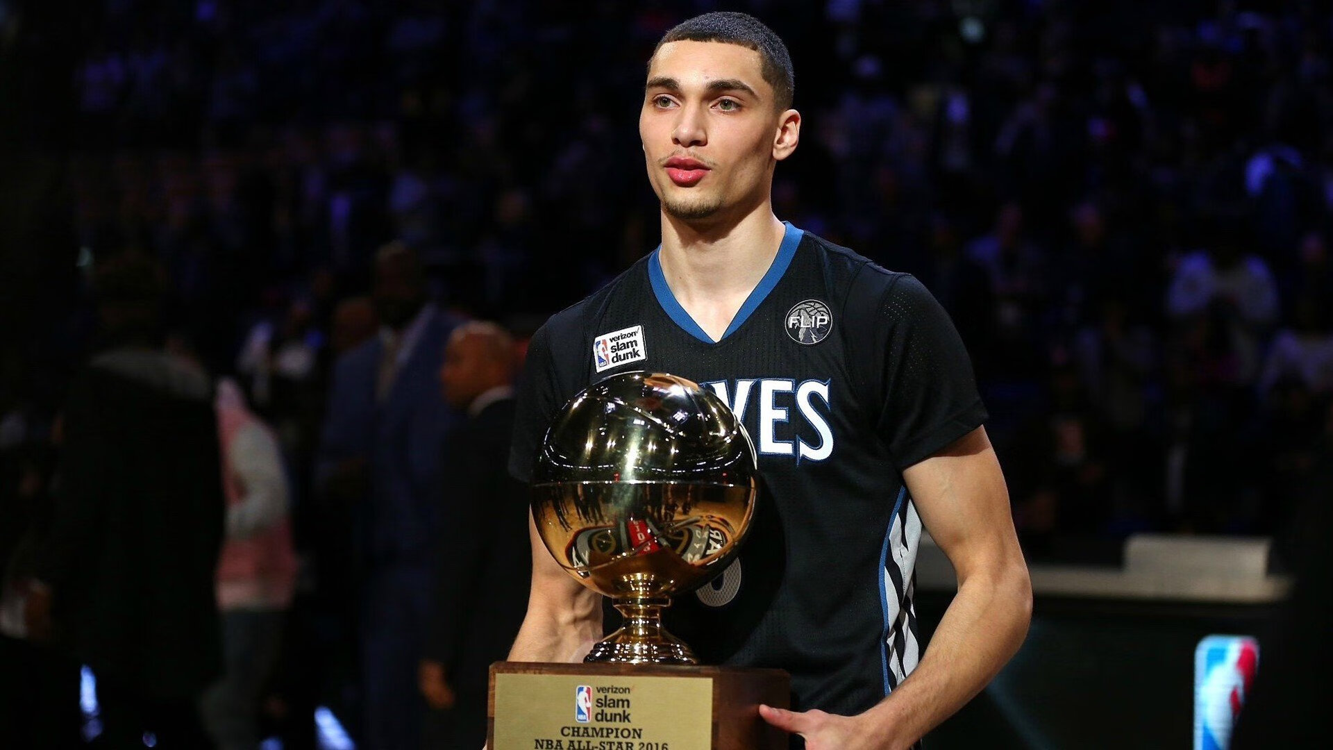 爱游戏app-“马科斯·梅特罗的进攻火力和防守稳健，成就美洲狮队的全能之星”